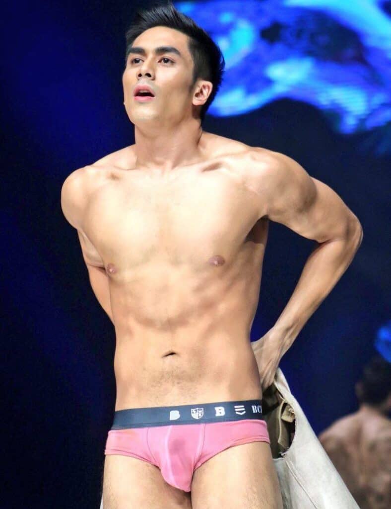 Buruno Gabriel Bakat Titi at Bench Under The Stars